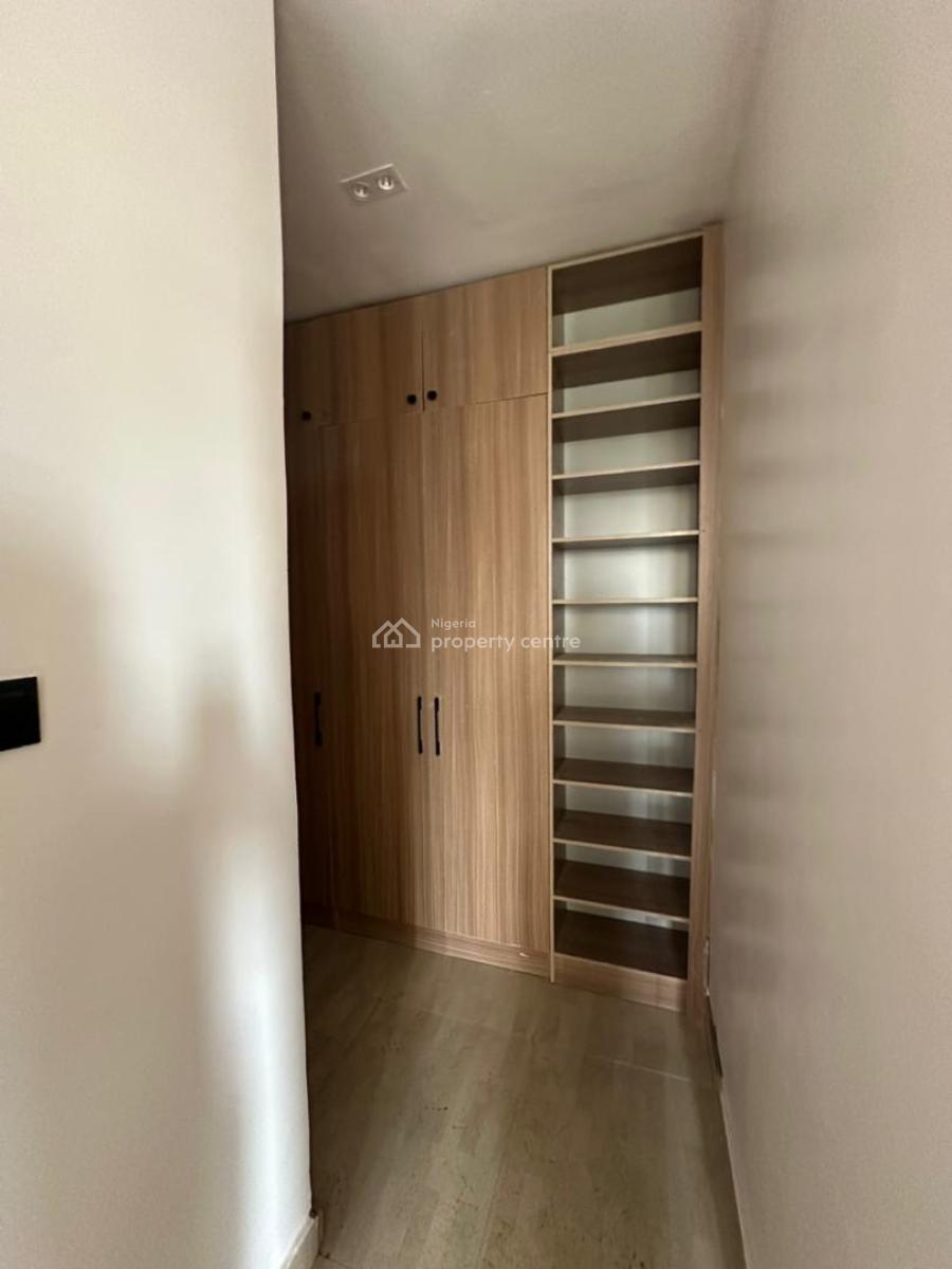 Spacious 5-bedroom Split-level House with Upstairs Bq, Lekki Phase 1, Lekki Phase 1, Lekki, Lagos, Flat / Apartment for Rent