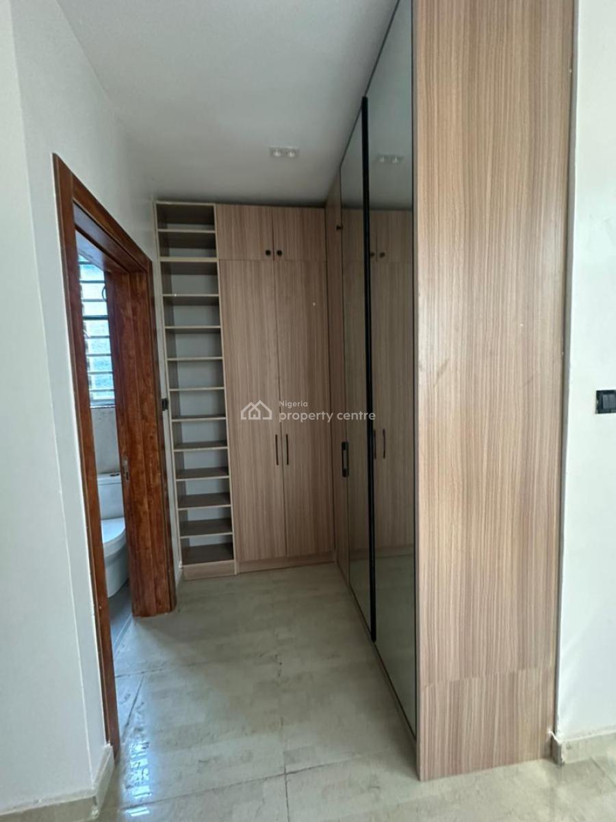 Spacious 5-bedroom Split-level House with Upstairs Bq, Lekki Phase 1, Lekki Phase 1, Lekki, Lagos, Flat / Apartment for Rent