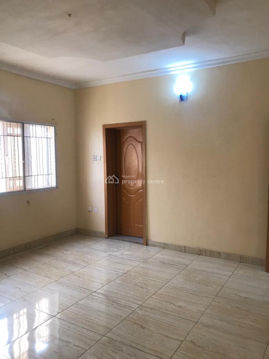 Well Maintained 2 Bedroom Apartment, Lekki Phase 1, Lekki, Lagos, Flat / Apartment for Rent