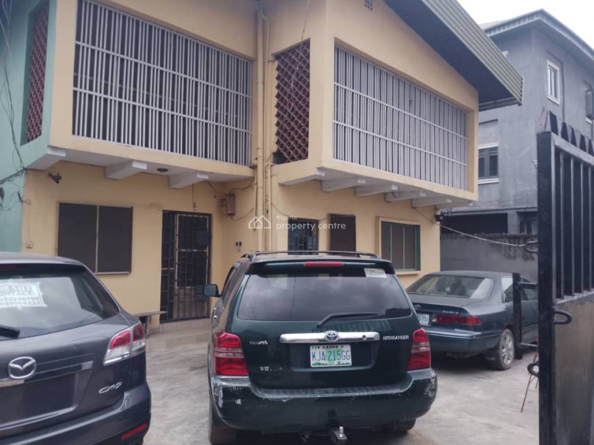 Well Maintained Standard Storey Building in a Very Nice Environment, Ijeshatedo, Surulere, Lagos, House for Sale