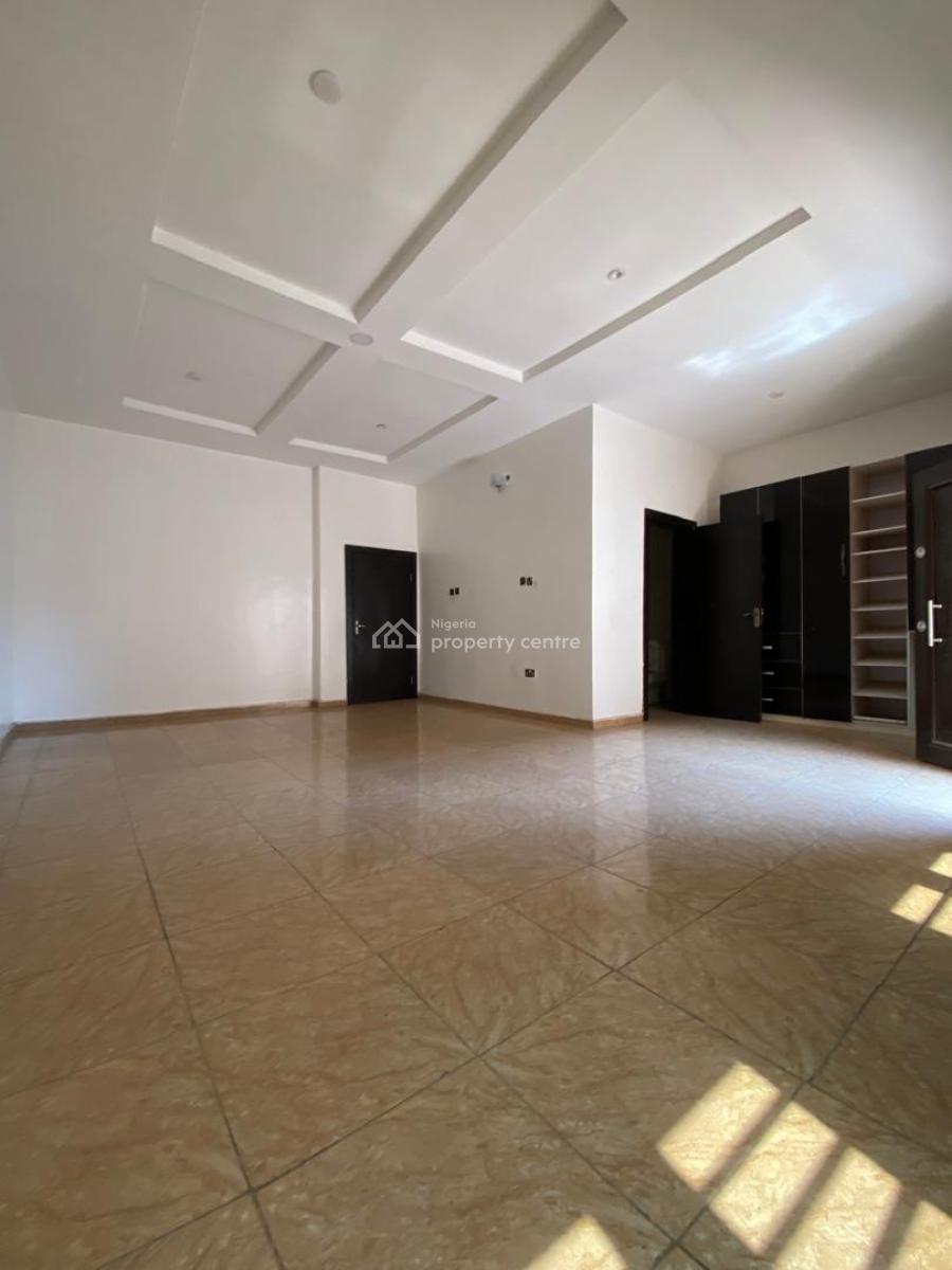 Spacious Master Bedroom Upstairs, Agungi Estate, Idado, Lekki, Lagos, Flat / Apartment for Rent