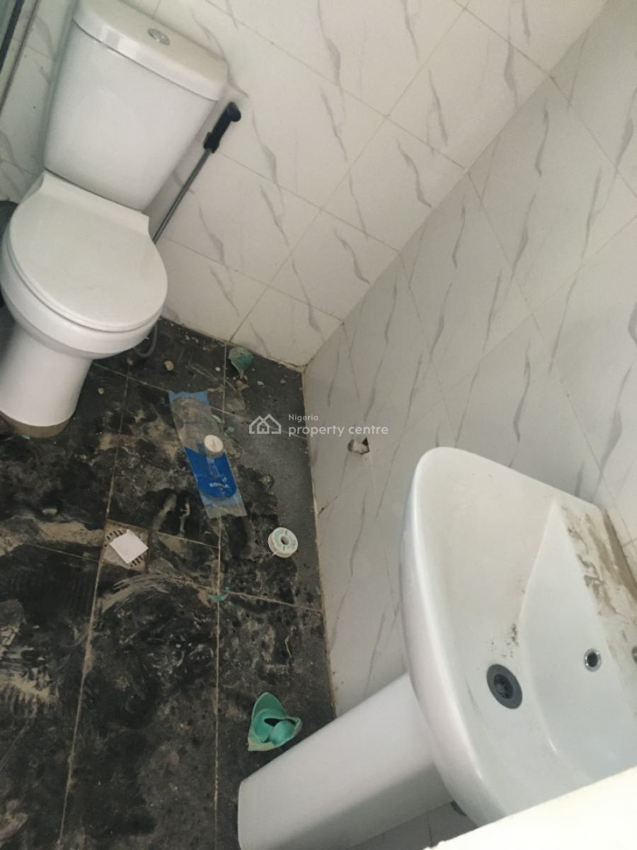 Newly Built 2 Bedrooms Flat En-suit Rooms, Off Bashua Road, Onipanu, Shomolu, Lagos, Flat / Apartment for Rent