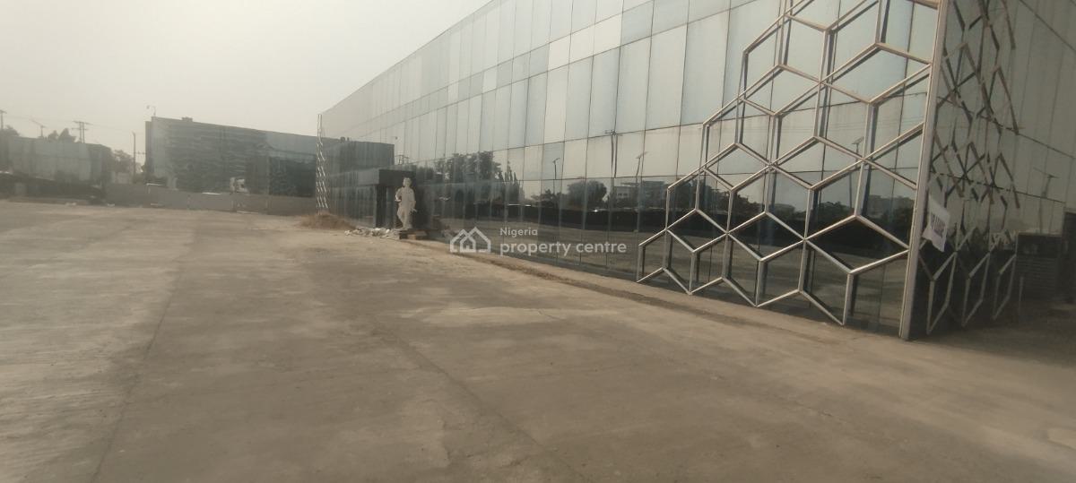 Magnificent Office Building in The Heart of Town, World Trade Center Axis, Central Business District, Abuja, Plaza / Complex / Mall for Rent