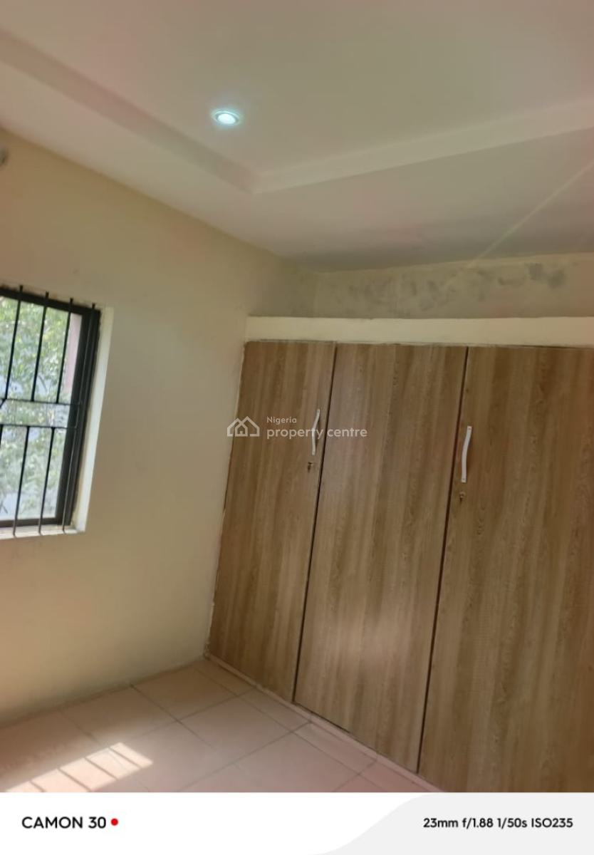 Well Renovated 4 Bedroom Flat in Omole Phase 1, Omole Phase 1, Omole Phase 1, Ikeja, Lagos, Flat / Apartment for Rent