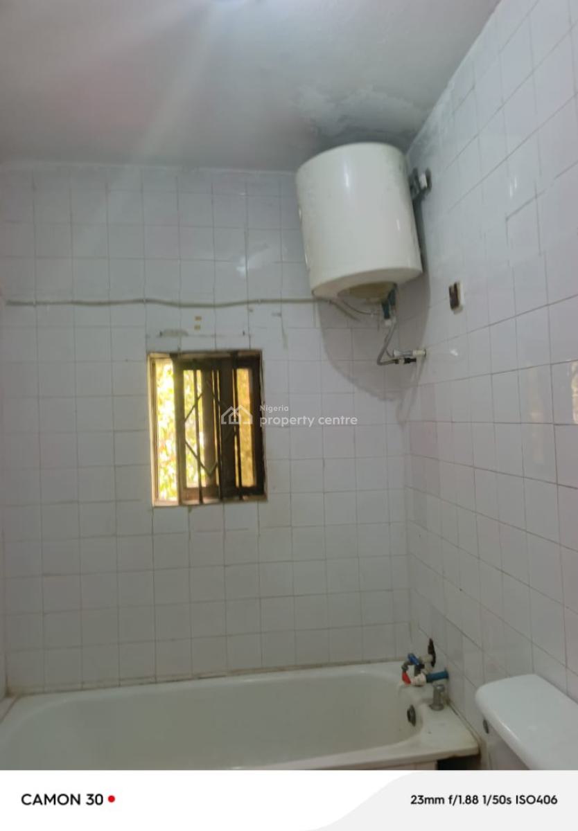Well Renovated 4 Bedroom Flat in Omole Phase 1, Omole Phase 1, Omole Phase 1, Ikeja, Lagos, Flat / Apartment for Rent