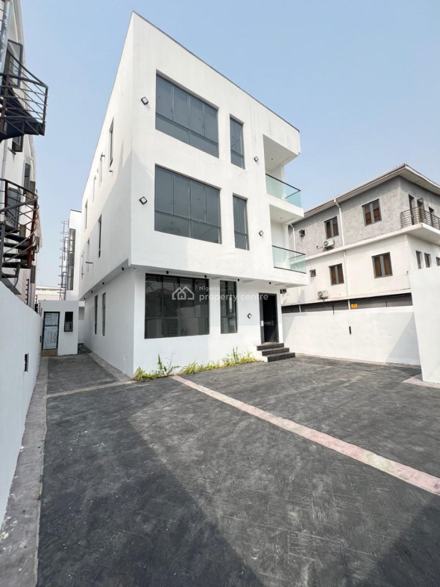 Spaciously Built 5 Bedroom Detached Duplex with a Security House, Lekki Phase 1, Lekki, Lagos, Detached Duplex for Sale