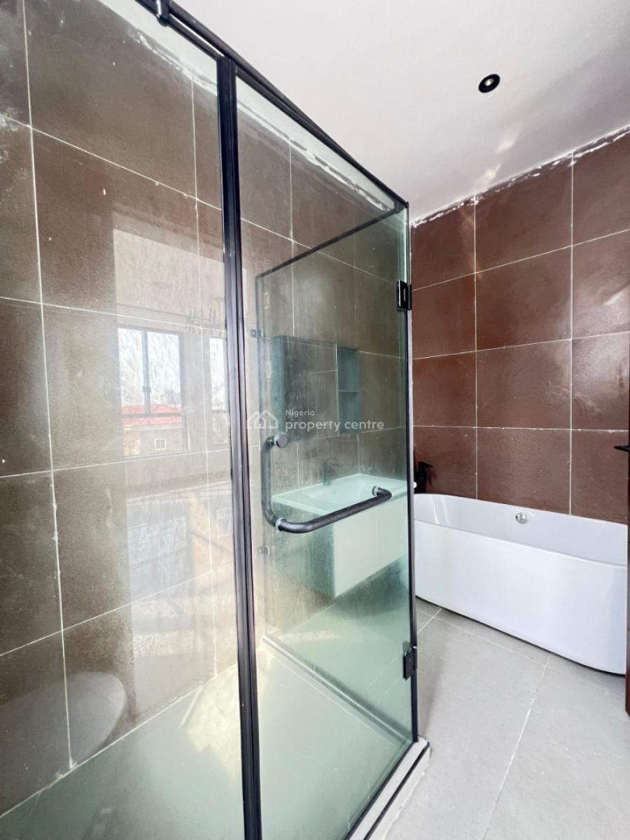 Spaciously Built 5 Bedroom Detached Duplex with a Security House, Lekki Phase 1, Lekki, Lagos, Detached Duplex for Sale