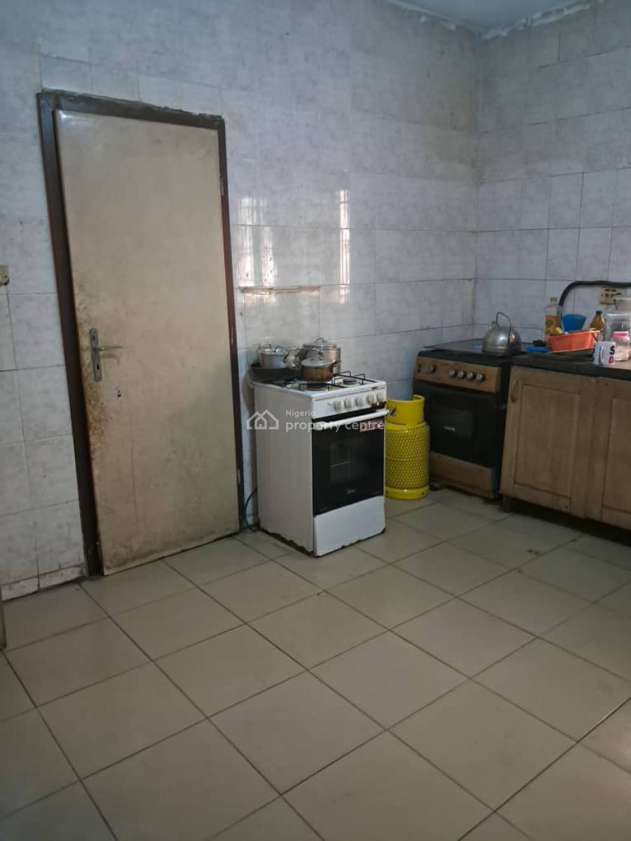 Shared 2br, Omole Phase 1, Ikeja, Lagos, Flat / Apartment for Rent