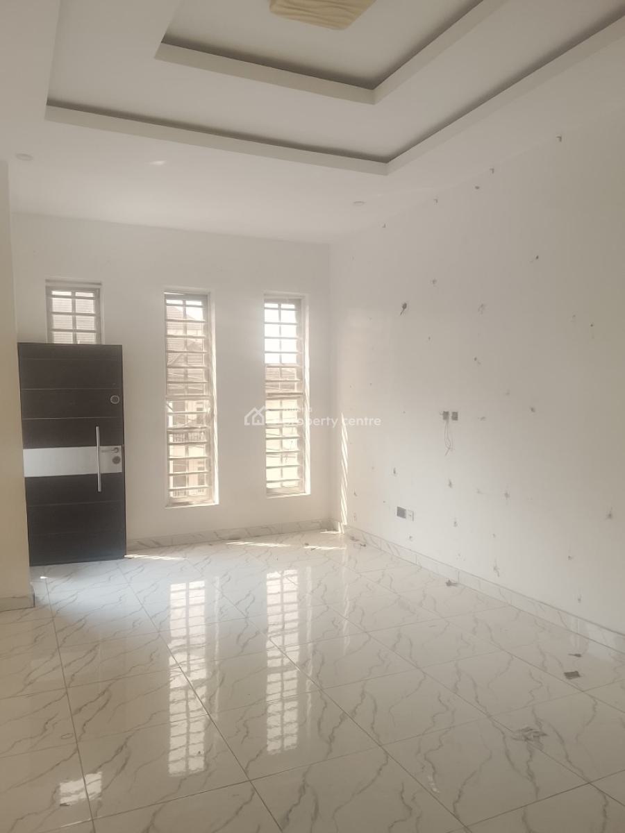 Exclusive  and Spacious with a B Q, Osapa, Lekki, Lagos, Detached Duplex for Rent