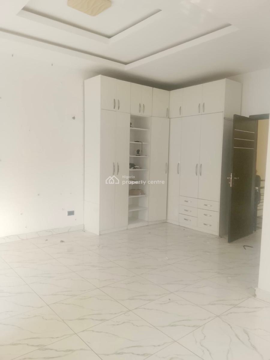 Exclusive  and Spacious with a B Q, Osapa, Lekki, Lagos, Detached Duplex for Rent