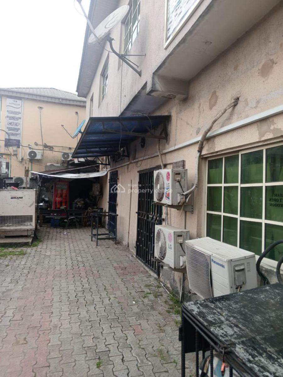 Standard Commercial Property  in a Good Location Very Close an, Shomolu, Lagos, Commercial Property for Sale