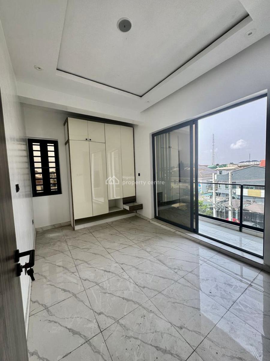 Distress Deal! Brand New Luxury 3 Bedroom Apartment, Lekki Phase 1, Lekki, Lagos, Flat / Apartment for Sale