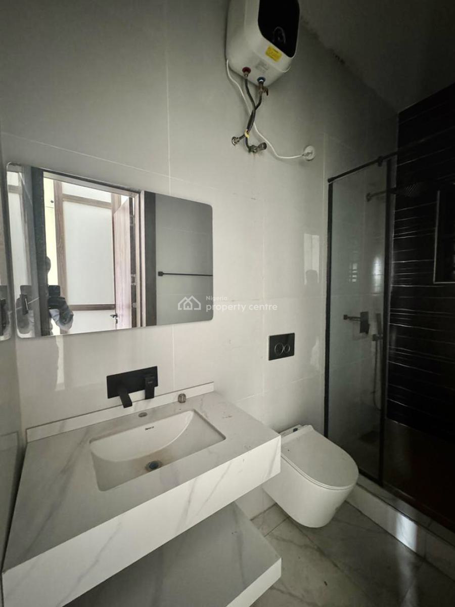 Distress Deal! Brand New Luxury 3 Bedroom Apartment, Lekki Phase 1, Lekki, Lagos, Flat / Apartment for Sale