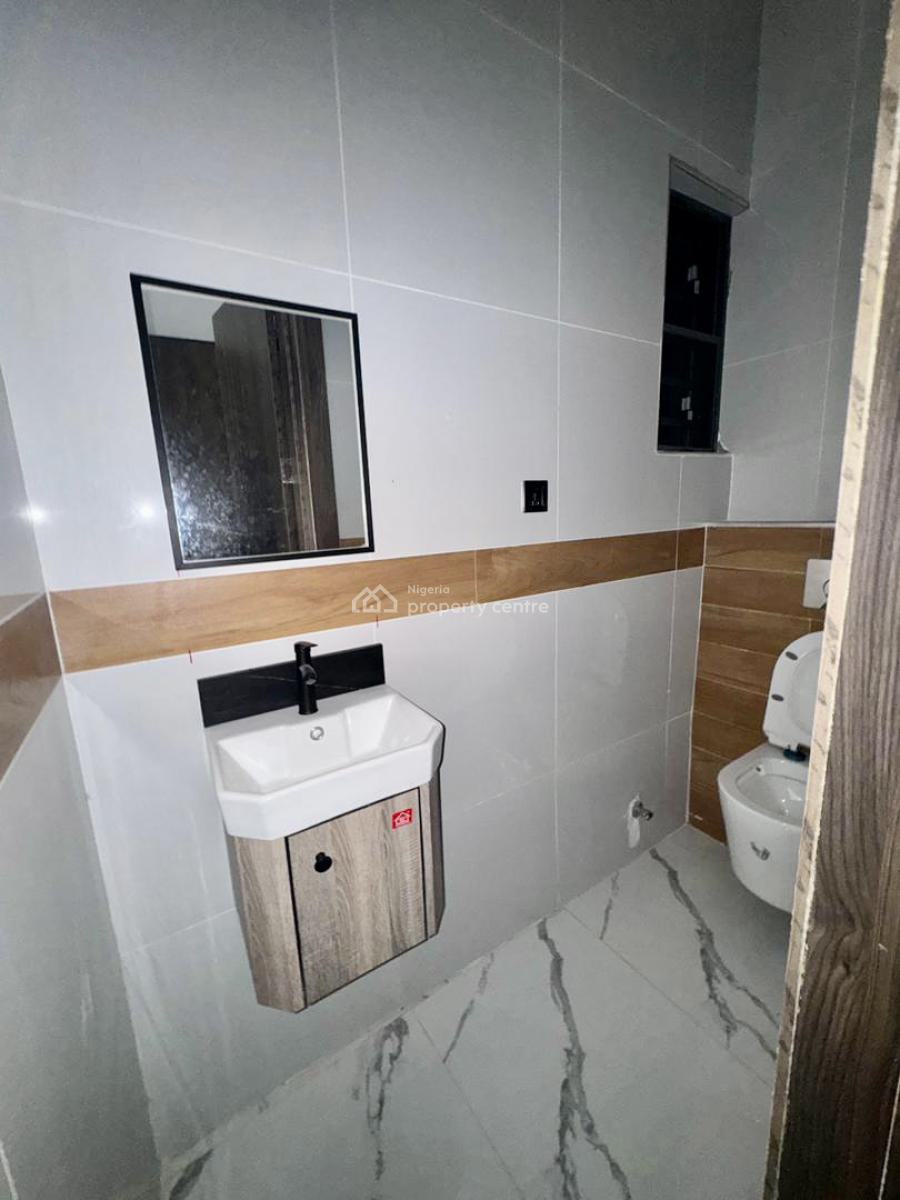 Distress Deal! Brand New Luxury 3 Bedroom Apartment, Lekki Phase 1, Lekki, Lagos, Flat / Apartment for Sale