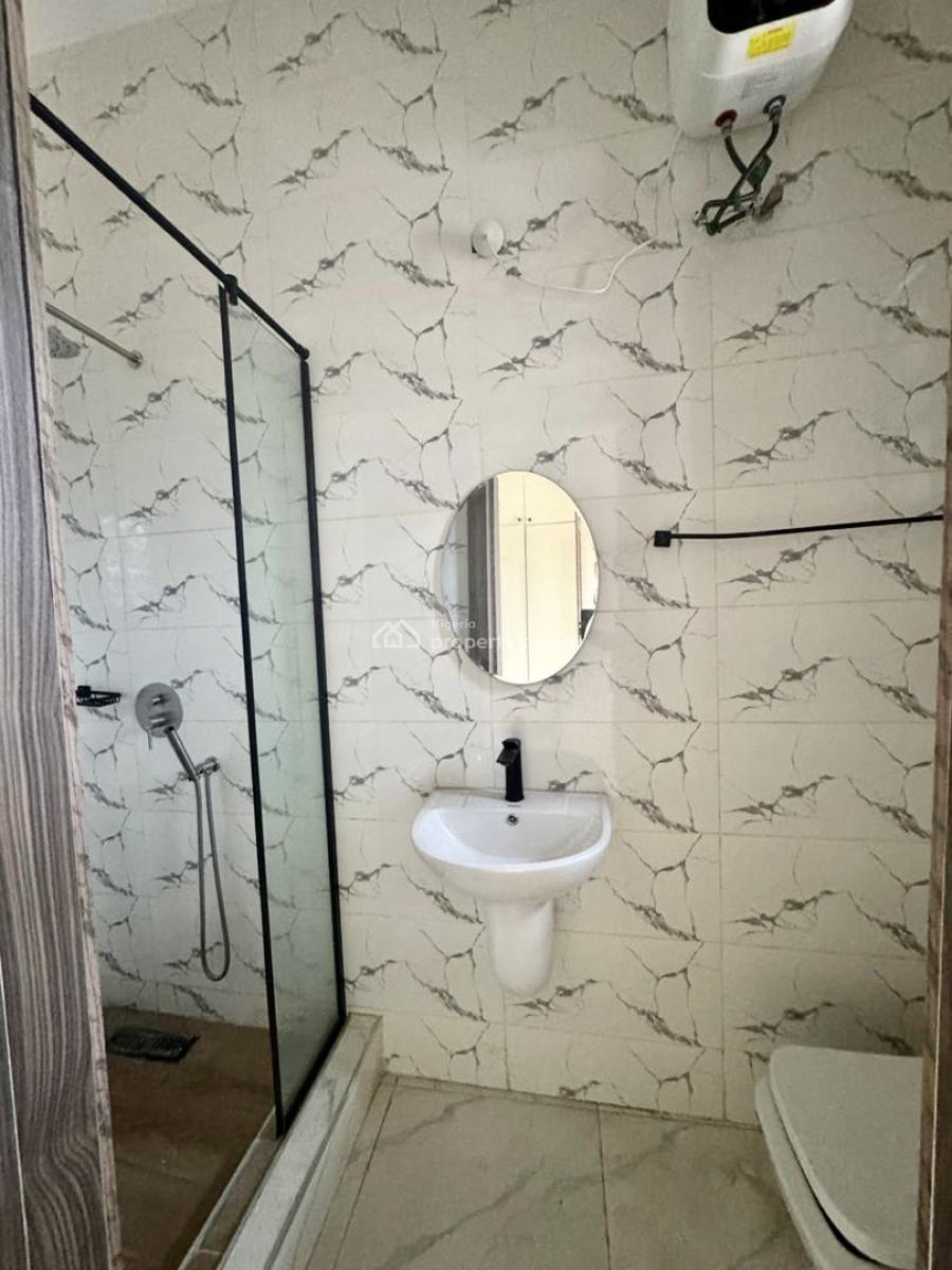 Distress Deal! Brand New Luxury 3 Bedroom Apartment, Lekki Phase 1, Lekki, Lagos, Flat / Apartment for Sale