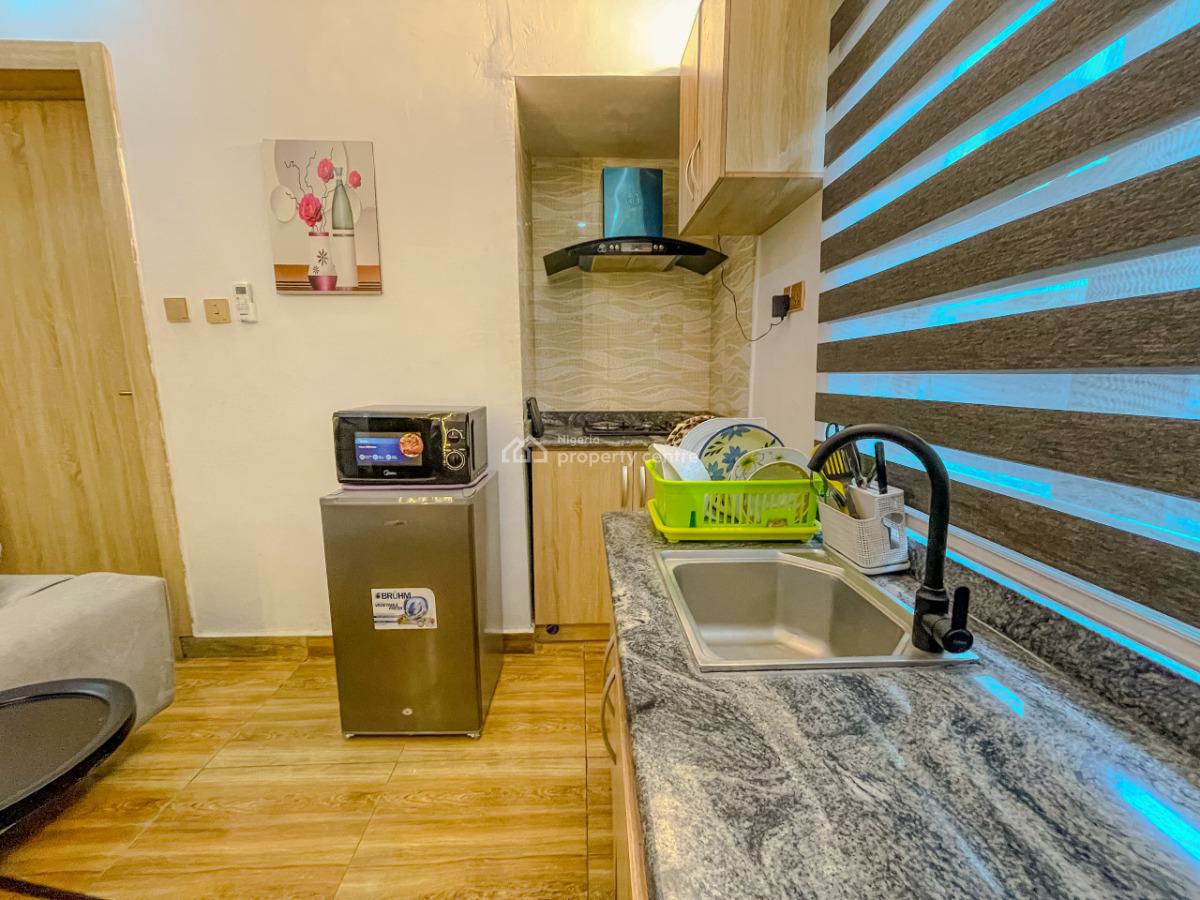 3 Bedroom Orchid Road Lekki, Orchid Road Lekki, Lekki, Lagos, Self Contain (single Rooms) Short Let