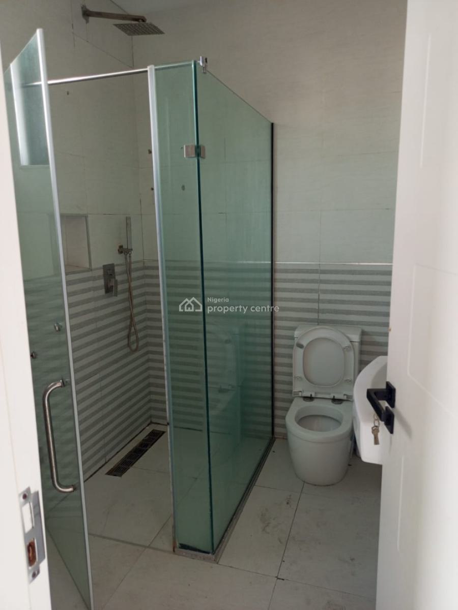 Spacious and Fully Serviced 2bedroom Apartment with Bq, Ologolo Lekki Lagos, Ologolo, Lekki, Lagos, Flat / Apartment for Rent