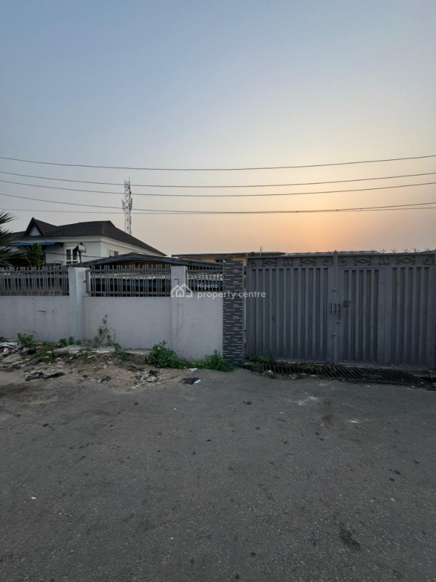 Distress Bungalow Apartment in The Heart of Ikeja, Off Kudirat Abiola Way, Ikeja, Lagos, Detached Bungalow for Sale