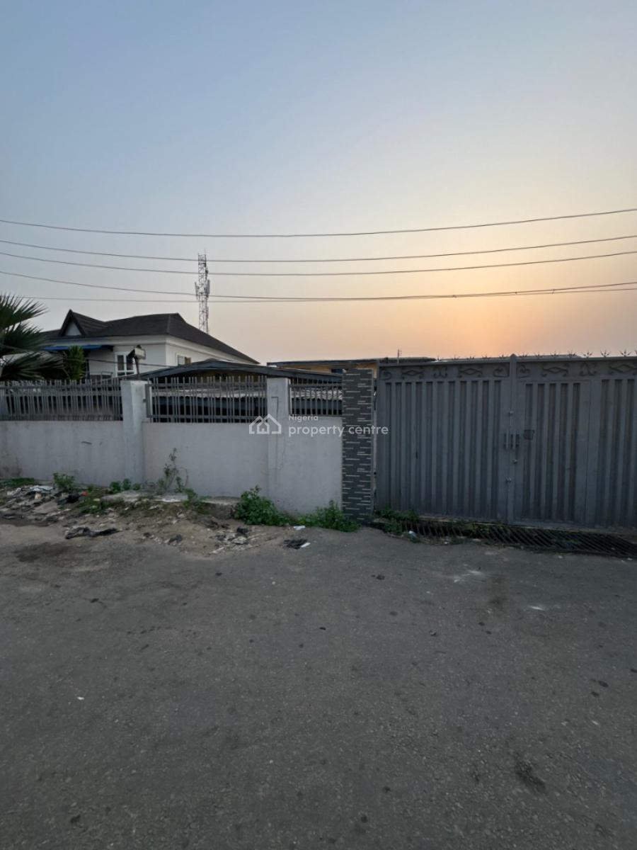 Distress Bungalow Apartment in The Heart of Ikeja, Off Kudirat Abiola Way, Ikeja, Lagos, Detached Bungalow for Sale