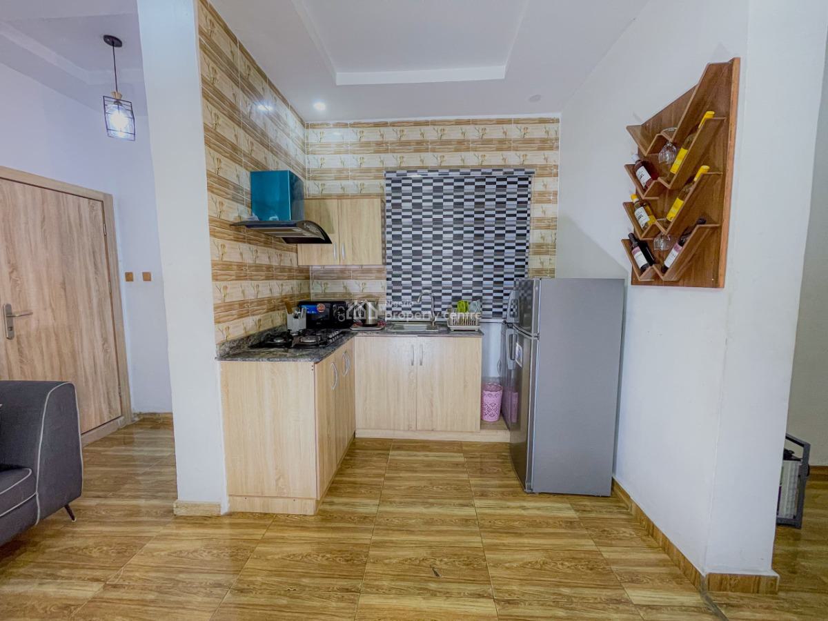 3 Bedroom with Ps5, Orchid Road, Lekki, Lagos, Self Contain (single Rooms) Short Let