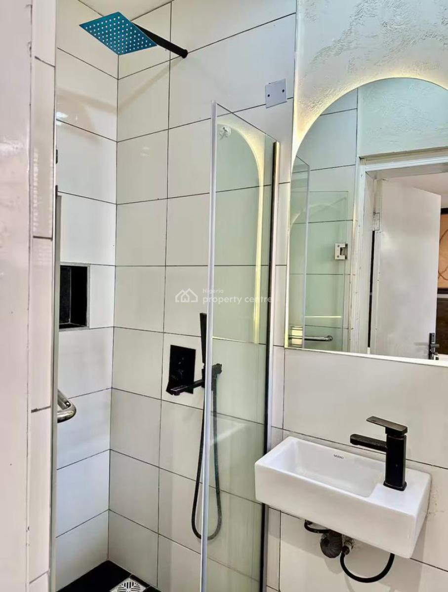 Luxury 2-bedroom Apartment with Pool Table & Tennis, Lekki Phase 1, Lekki, Lagos, Flat / Apartment Short Let