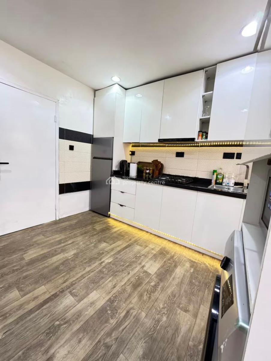 Luxury 2-bedroom Apartment with Pool Table & Tennis, Lekki Phase 1, Lekki, Lagos, Flat / Apartment Short Let