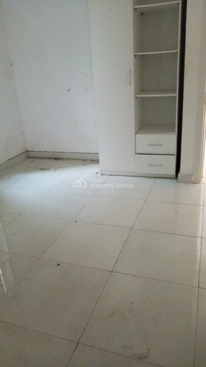 Spacious and Fully Serviced 2bedroom Flat on First Floor with Bq and, Ologolo, Lekki, Lagos, Flat / Apartment for Rent