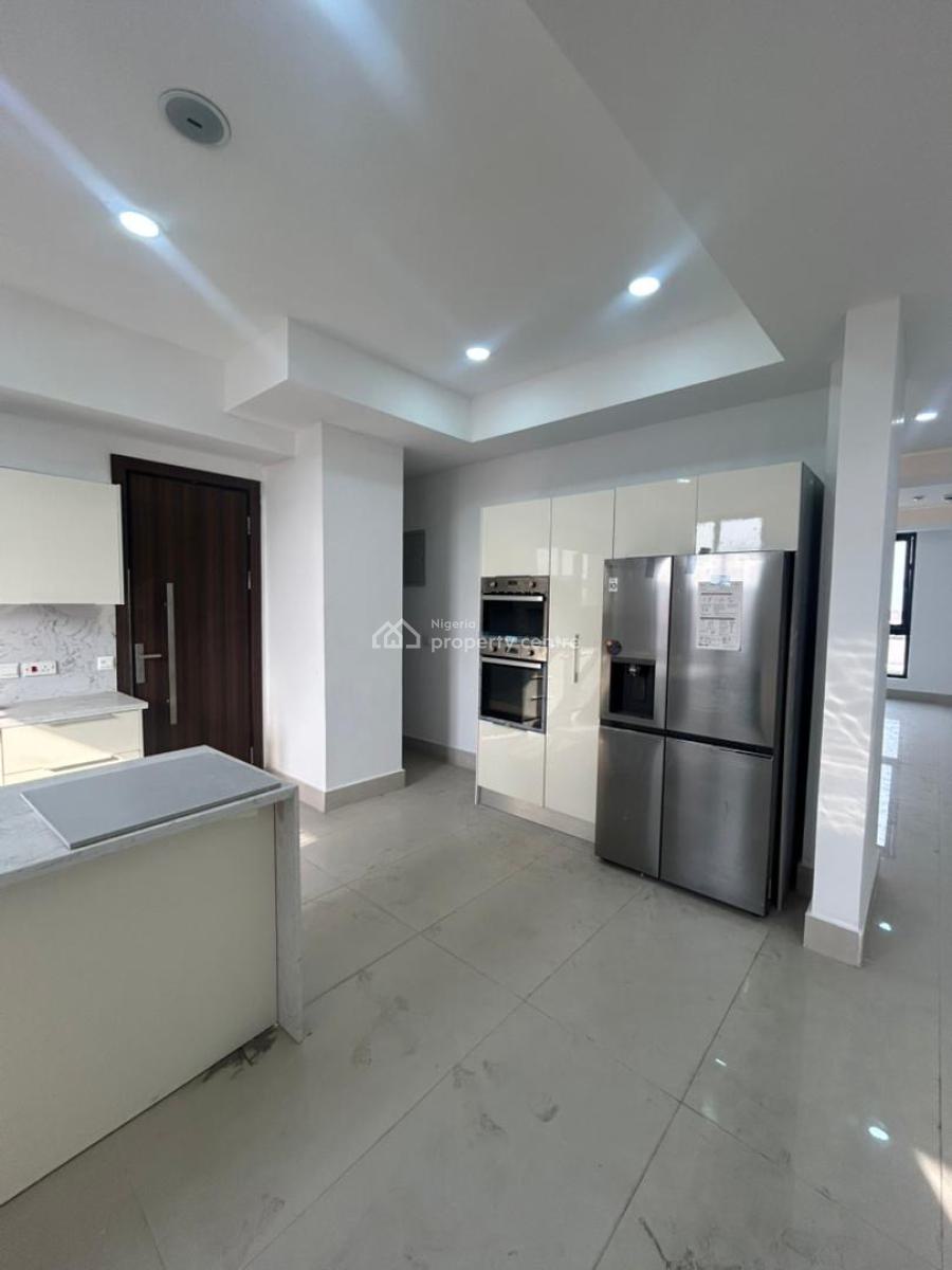 Well-designed and Fully Serviced 3-bedroom Apartment with Pool and Gym, Lekki Phase 1, Lekki, Lagos, Flat / Apartment for Sale