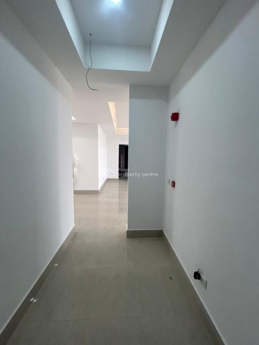 Well-designed and Fully Serviced 3-bedroom Apartment with Pool and Gym, Lekki Phase 1, Lekki, Lagos, Flat / Apartment for Sale