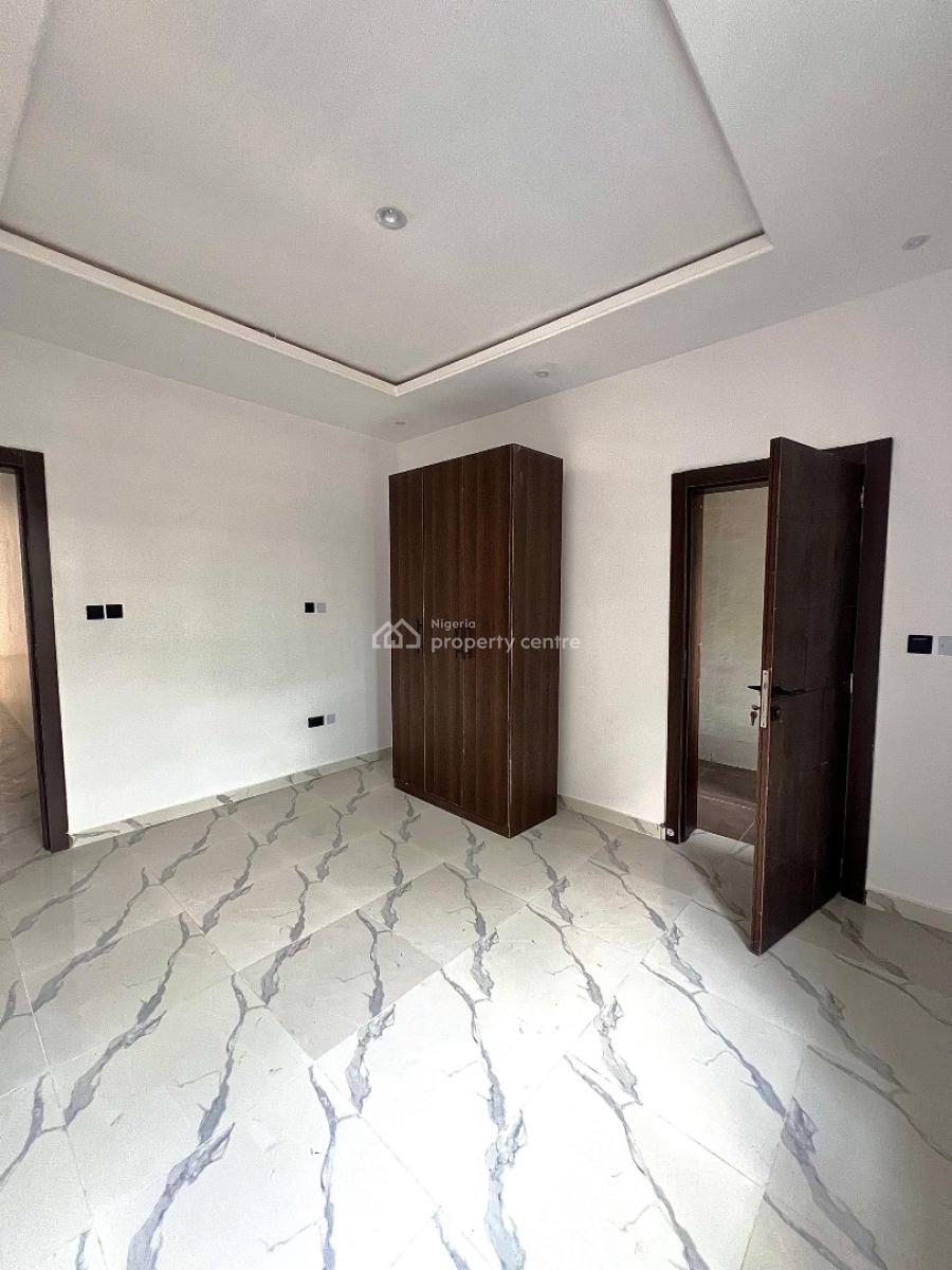 Well-arranged 2-bedroom Apartment, Ologolo, Lekki, Lagos, Flat / Apartment for Rent