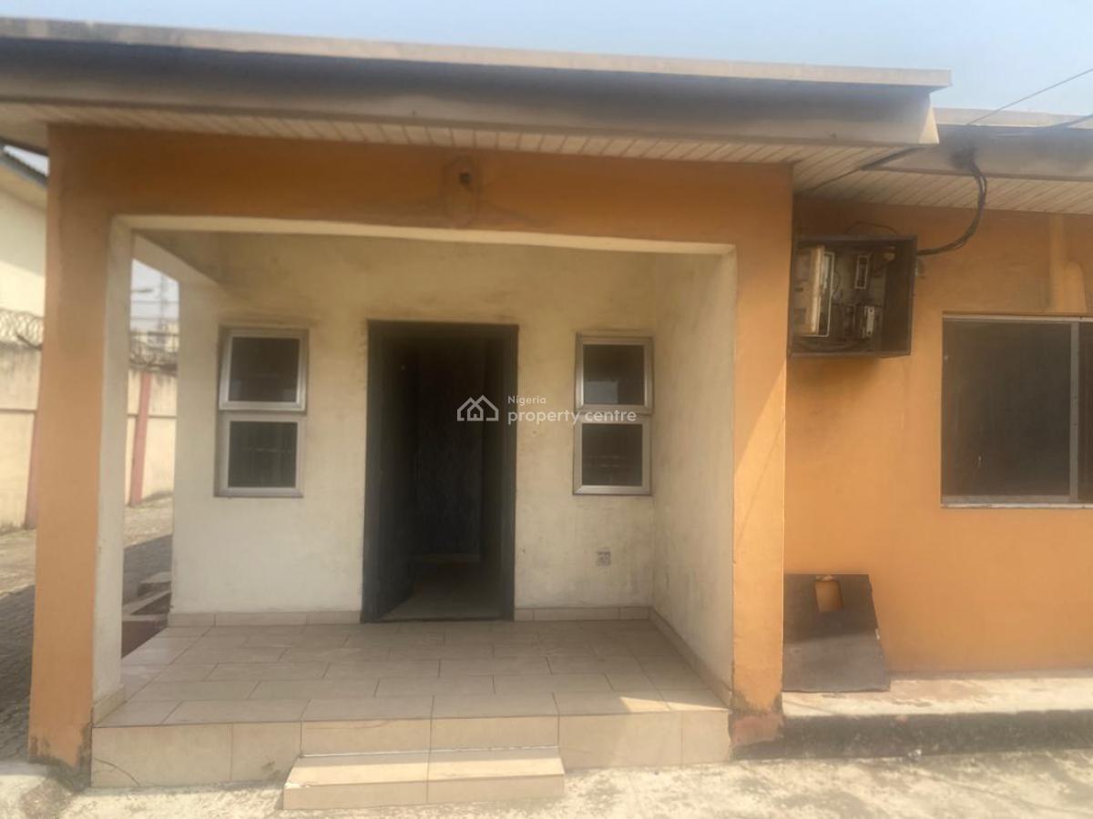 Well Built Spacious Flat, Off Eric Moore Road, Surulere, Lagos, Detached Bungalow for Rent