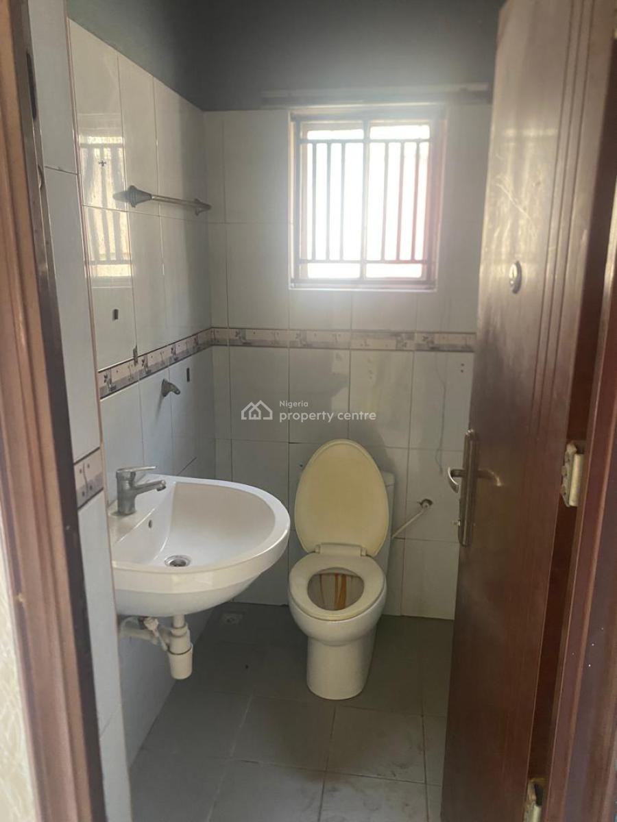 Well Built Spacious Flat, Off Eric Moore Road, Surulere, Lagos, Detached Bungalow for Rent