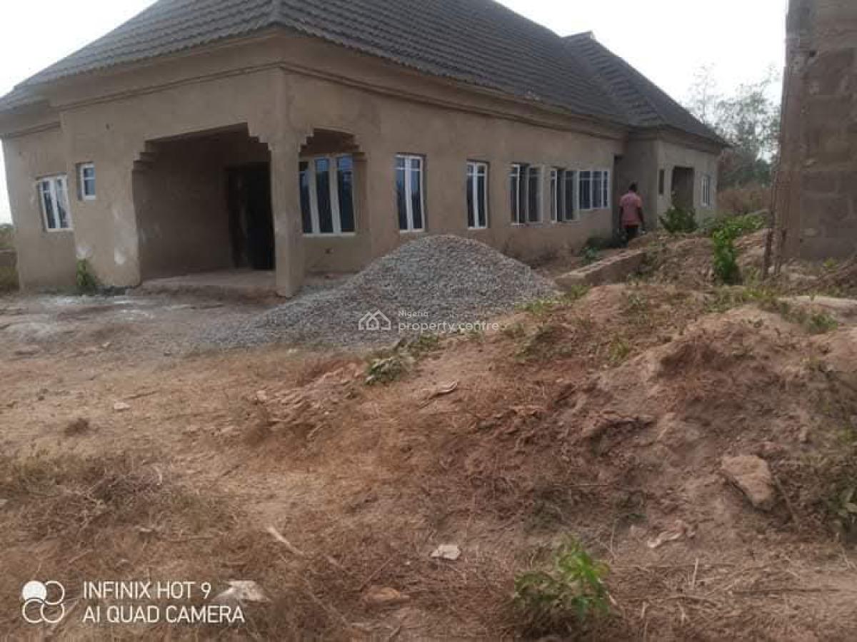 Modern Twin Flat of 3 Bedroom and 2 Bedroom on 2 Plots of Land, Alakia, Ibadan, Oyo, Block of Flats for Sale