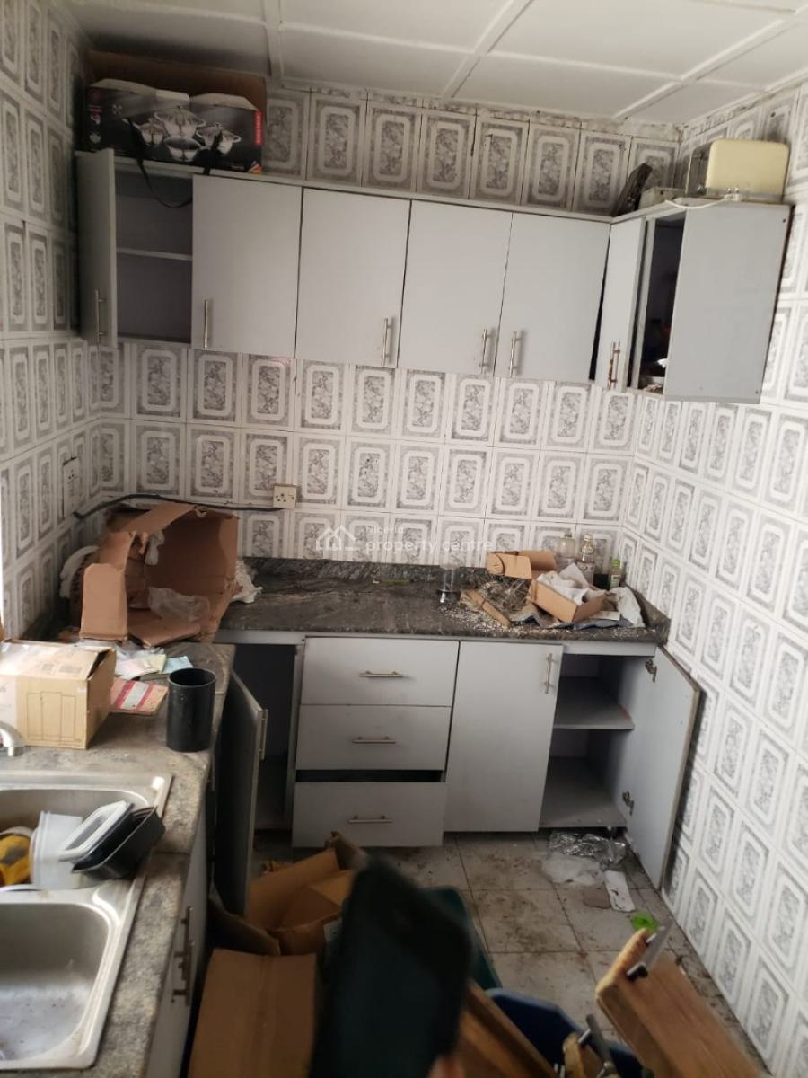 Lovely 2 Bedroom Flat, Self Compound, Gra Phase 1, Magodo, Lagos, Flat / Apartment for Rent