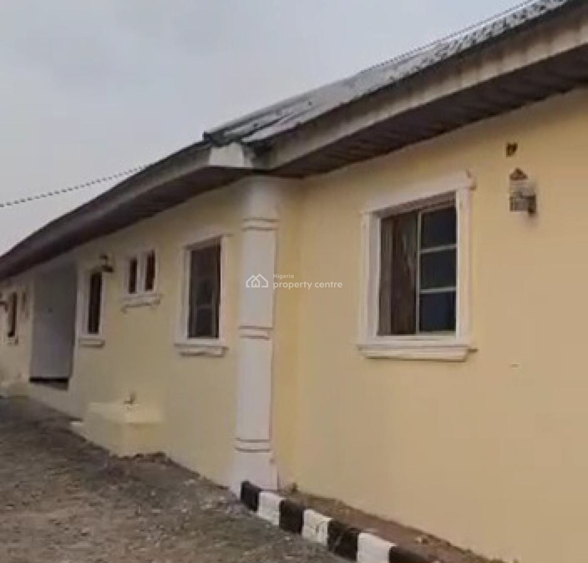 4flats of 3bedroom & 2flat of 3bedrooms Each on 100ft By 100ft Land, Ogunwenyin Community, Off Ugbor Central, Gra, Benin, Oredo, Edo, Detached Bungalow for Sale