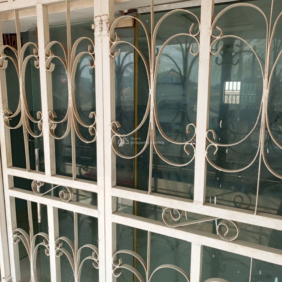 Sharp and Spacious Shop in Thomas Estate (upstairs), Thomas Estate Ajah-lekki, Ajah, Lagos, Shop for Rent