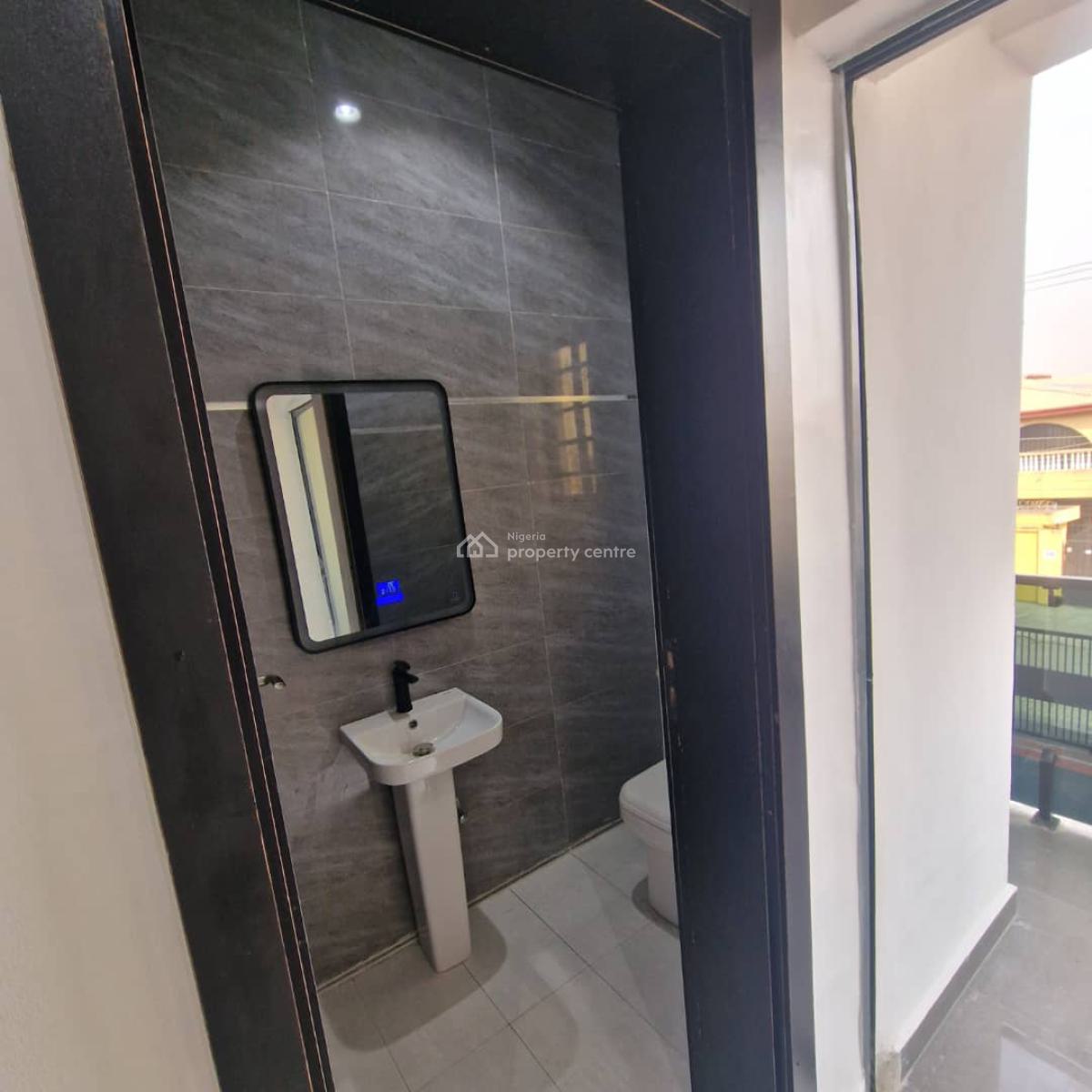 Fully Serviced 3 Bedrooms Flat with a Room Bq, Lekki Phase 1, Lekki, Lagos, Flat / Apartment for Rent