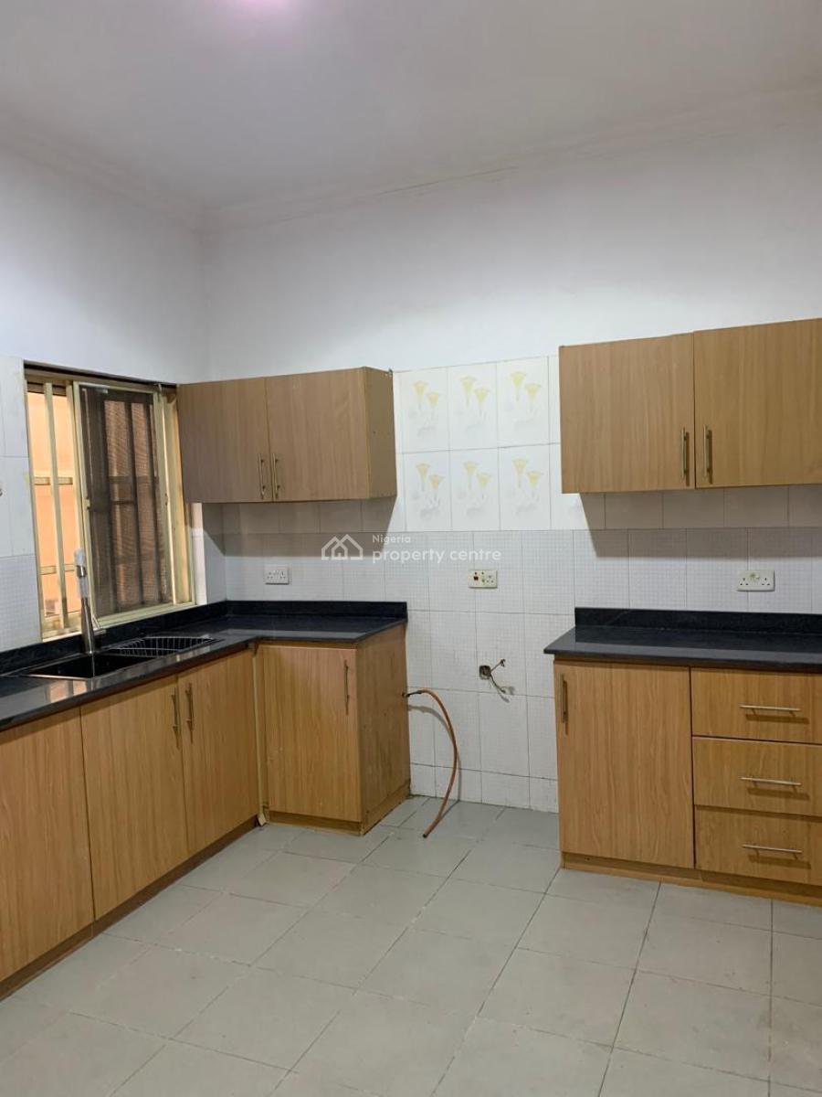 Neatly Finished Luxury 2 Bedroom (downstairs), Lekki Phase 1, Lekki, Lagos, Flat / Apartment for Rent