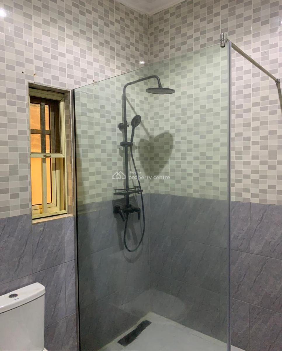 Neatly Finished Luxury 2 Bedroom (downstairs), Lekki Phase 1, Lekki, Lagos, Flat / Apartment for Rent