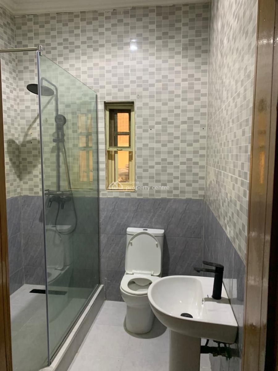 Neatly Finished Luxury 2 Bedroom (downstairs), Lekki Phase 1, Lekki, Lagos, Flat / Apartment for Rent