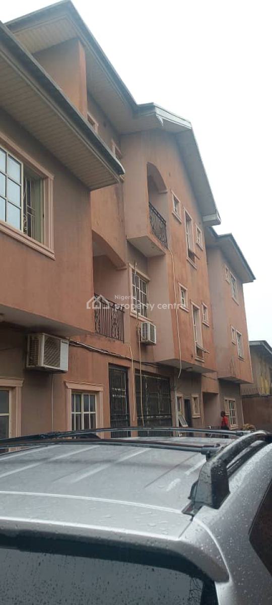 5 Bedroom Semi Detached House with 2 No(s) Flat, Okota, Isolo, Lagos, Semi-detached Duplex for Sale
