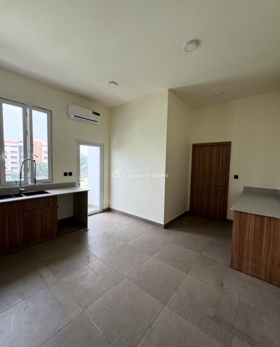 New and Well-finished 3 Bedroom En-suite Flat with Fitted Kitchen/pantery, Victoria Island (vi), Lagos, Flat / Apartment for Sale