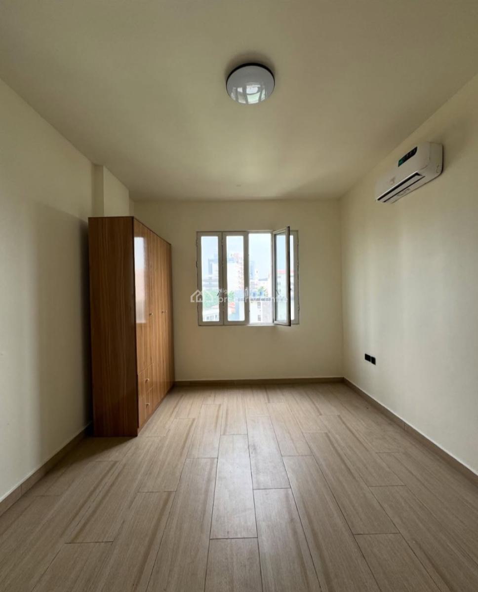 New and Well-finished 3 Bedroom En-suite Flat with Fitted Kitchen/pantery, Victoria Island (vi), Lagos, Flat / Apartment for Sale