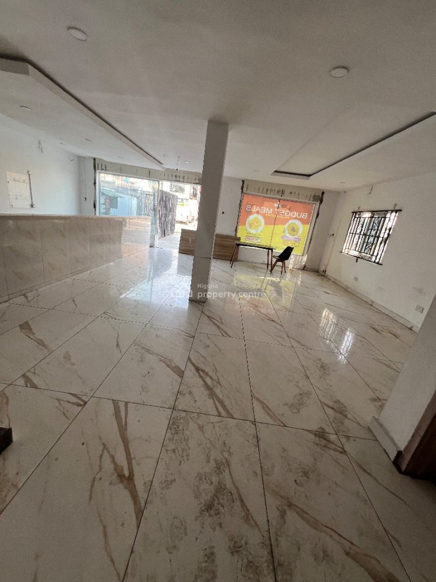 5 Bedroom Semi Detached House with Bq, Lekki Phase 1, Lekki, Lagos, Plaza / Complex / Mall for Rent