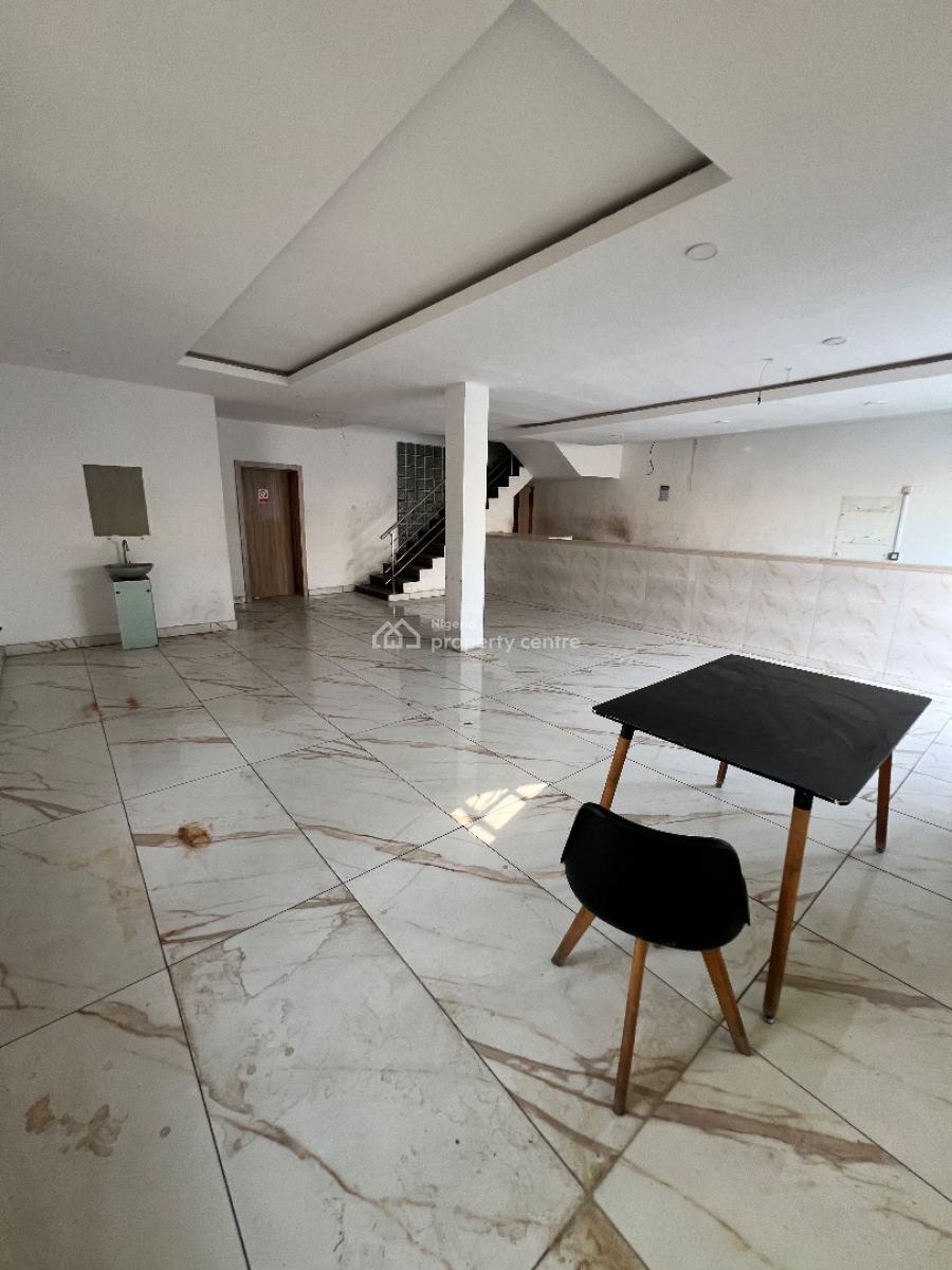 5 Bedroom Semi Detached House with Bq, Lekki Phase 1, Lekki, Lagos, Plaza / Complex / Mall for Rent