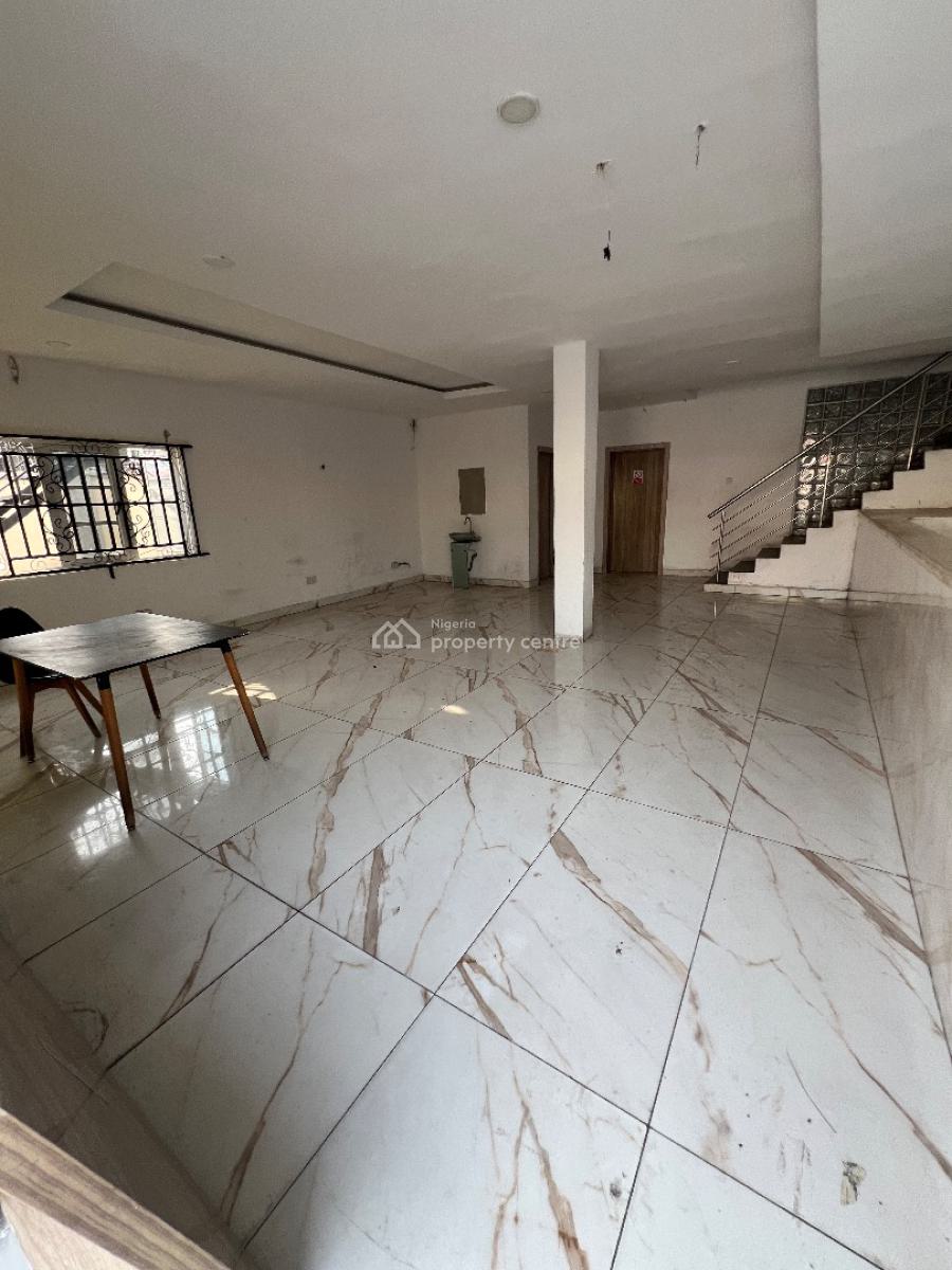 5 Bedroom Semi Detached House with Bq, Lekki Phase 1, Lekki, Lagos, Plaza / Complex / Mall for Rent