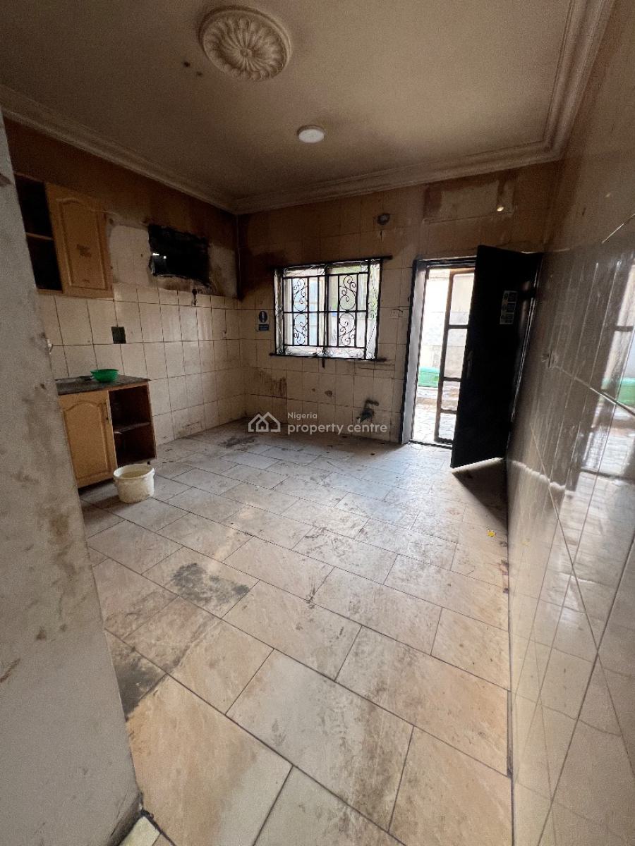 5 Bedroom Semi Detached House with Bq, Lekki Phase 1, Lekki, Lagos, Plaza / Complex / Mall for Rent