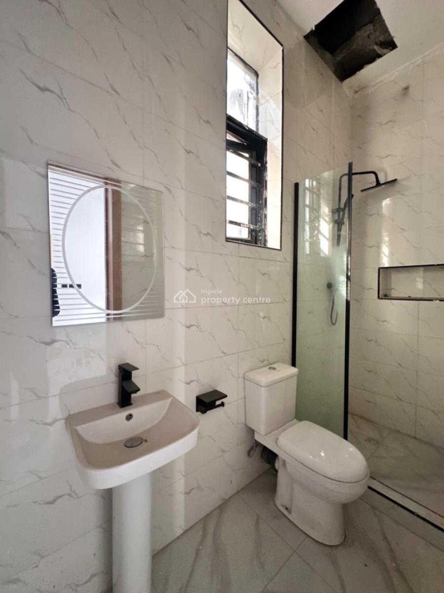 Clean 3 Bedroom Duplex, Chevron Side, Lekki, Lagos, Terraced Duplex for Sale