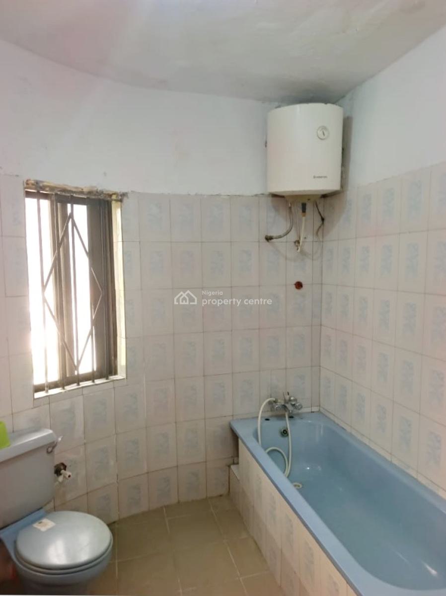 Luxury & Well Renovated 4 Bedroom Apartment, Omole Phase 1, Ikeja, Lagos, Flat / Apartment for Rent