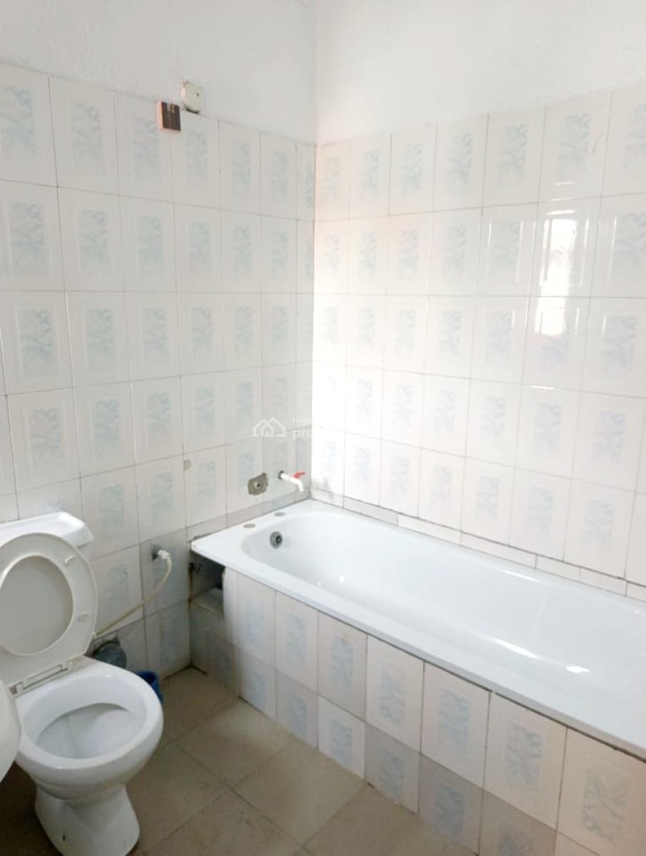 Luxury & Well Renovated 4 Bedroom Apartment, Omole Phase 1, Ikeja, Lagos, Flat / Apartment for Rent